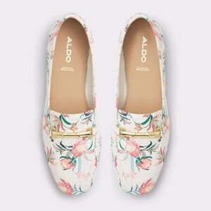 NWT Size 7 Aldo Boska White Floral Loafer